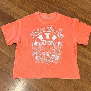 Coral Women’s Shirt with Graphic Print crop top